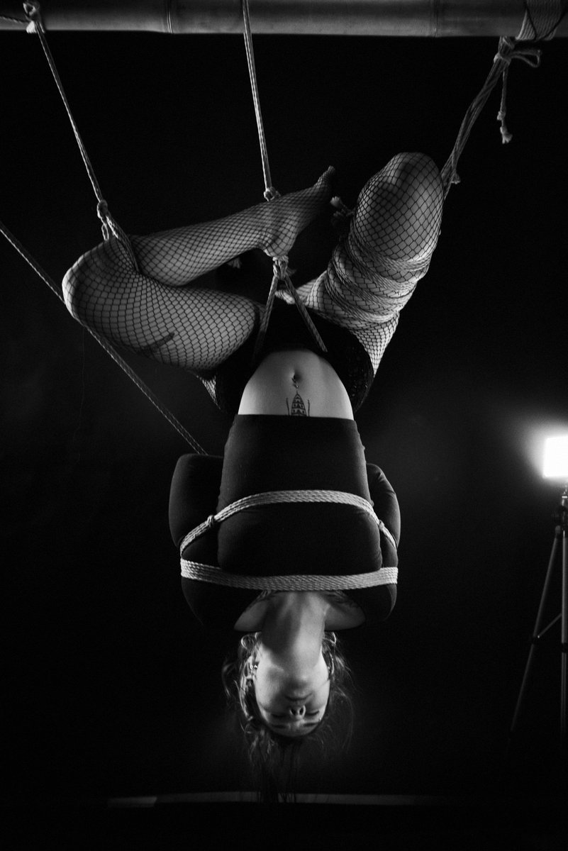 Ema. The calm before...
#shibari #vinageglass #mir1