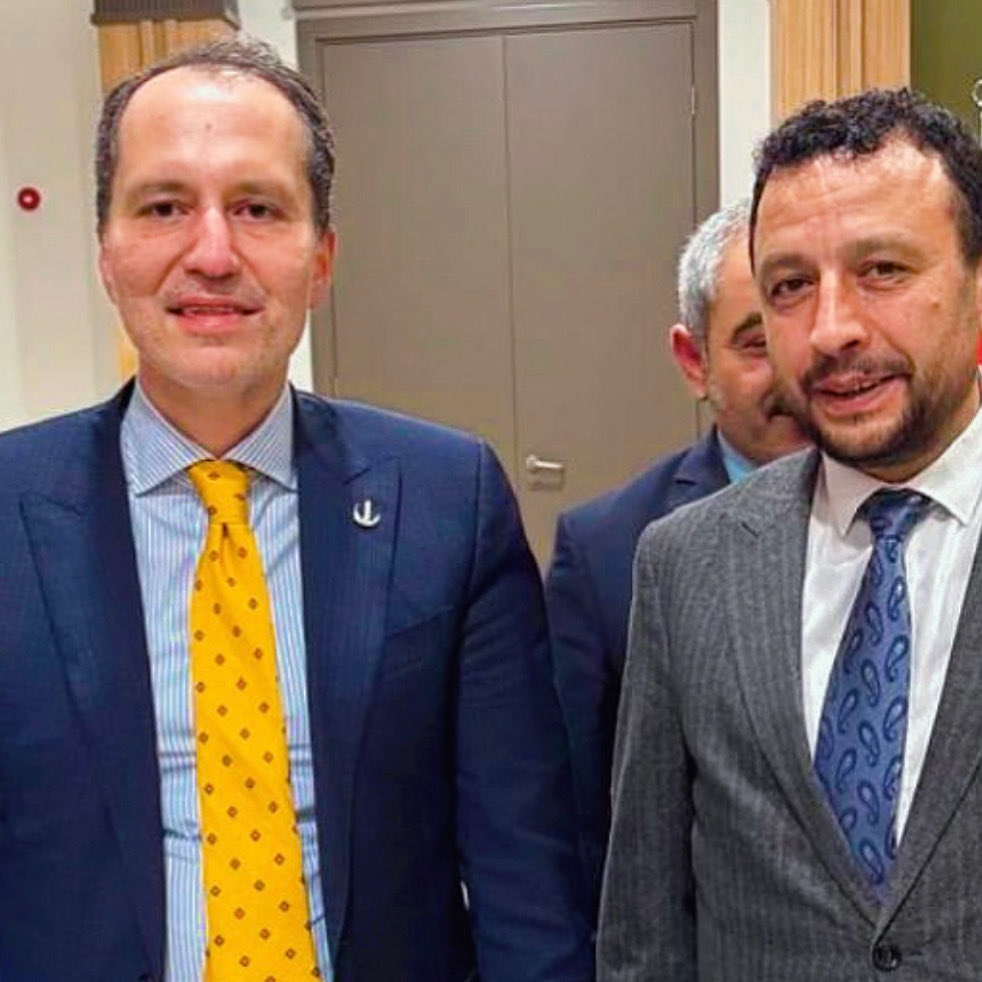 “Sadakat” sadece bir kelime değil; bir duruş, bir yolculuktur. Liderin izinde yürümek, millete hizmet için yılmadan mücadele etmektir. Koltuklar için değil, inanç için; çıkar için değil, dava için dimdik ayakta durmaktır.