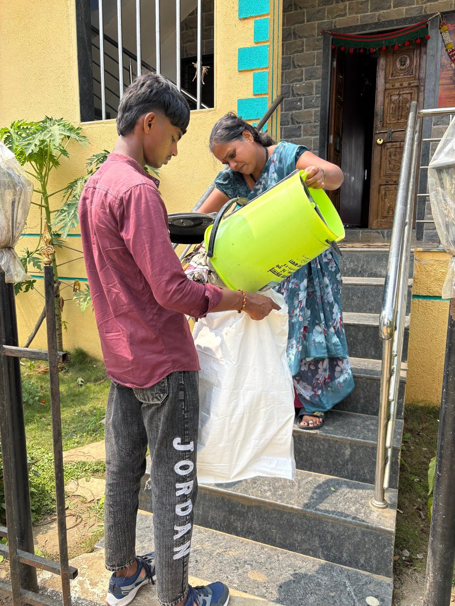 AfrozShah1's tweet image. Week 553.
We clean the villages .
We train the villages for waste management .
We train the villages for zero garbage life .
42 villages being trained to coexist with other species .
Our bit this week .