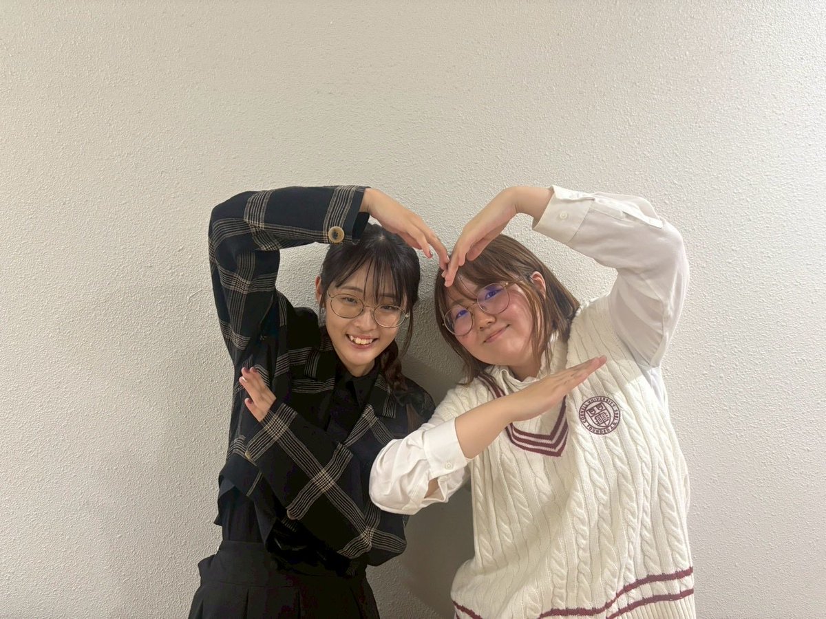 nuowarai's tweet image. 第10回単独ライブ『レッズ』まであと10日‼️
今日からオーディションを勝ち抜いた10組の演者を紹介します！🔥

１組目は…
日和見主義‼️✨（えな・あい）

ライブ予約はこちらから🎟️
👉 tiget.net/events/433734 

#長崎大学サークル応援
#長崎大学お笑いサークルCCC
#CCC