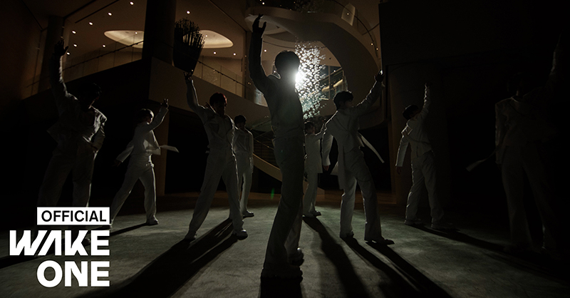 ZB1_jp's tweet photo. ⋆--
ZEROBASEONE 『ICONIK (Japanese ver.)』　
Special Performance MV
--⋆

ZEROSEの皆さんのお気に入りシーンや感想を教えてください✦
ランダムでメンバーからのメッセージとMVビハインドフォトをお届け🫶🏻

① @ZB1_jp をフォロー
② 下の画像からPerformance MVを再生して、感想を引用ポスト