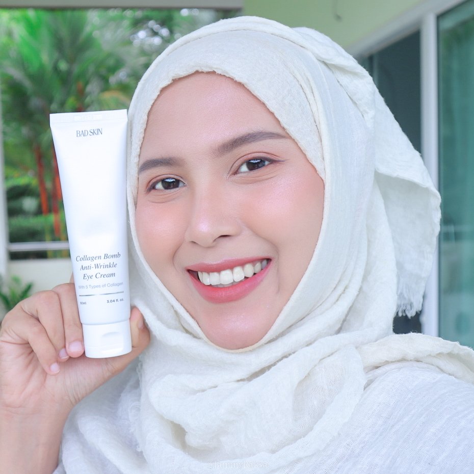BADSKIN ทำถึงมาก❗️เป็นอายครีมหลอดใหญ่ถึง 90 ml เลย Collagen Bomb Anti-Wrinkle Eye Cream✨️มีคอลลาเจนและไฮยาลูรอนิก สูตรอ่อนโยน ไม่มีน้ำหอม เนื้อครีมเข้มข้น ไม่หนักผิว ไม่เหนียวเหนอะหนะ ช่วยให้ผิวชุ่มชื้น เรียบเนียน กระจ่างใสและปลอบประโลมผิวได้ดี