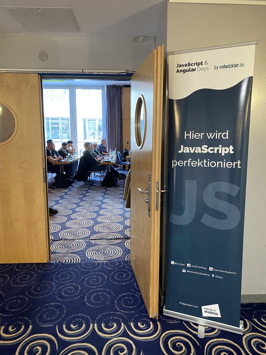 JS_Days's tweet image. Kaffee steht, Brille glänzt: Laptop läuft- los geht es jetzt mit den ersten Workshops! 😃☕
Heute Vormittag erwarten dich:
JavaScript- Upgrade für 25/26 -Peter Kröner
RX-Operatoren Basics - @webdave_de
Smarter Coden mit KI - @sogldaniel