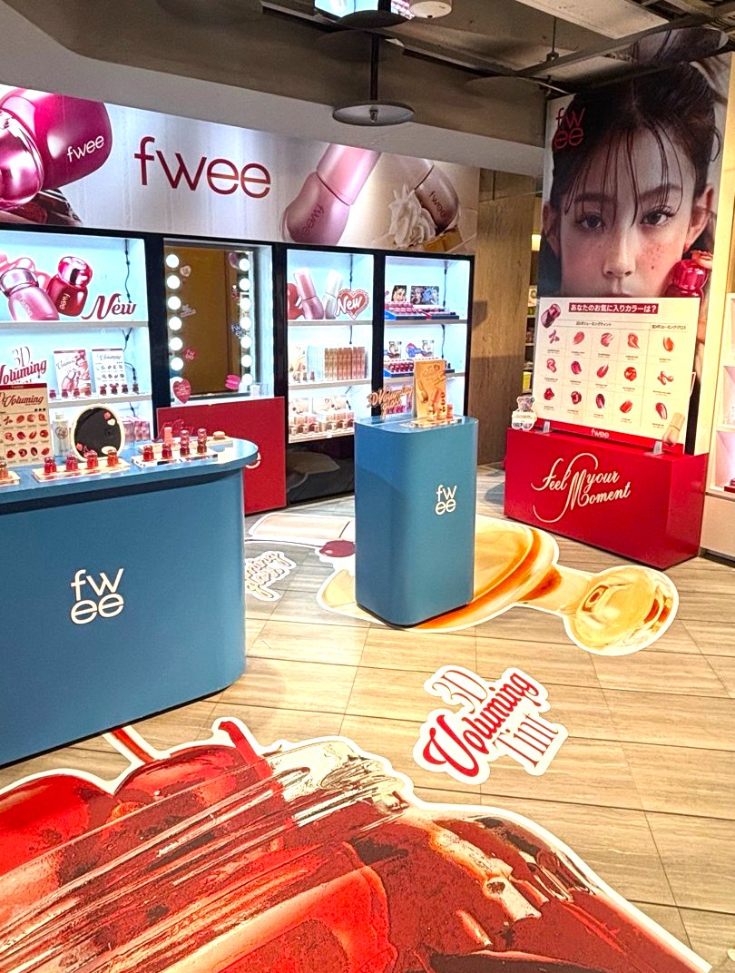 💙fwee 渋谷ロフト2FでPOP-UP開催中！ 新商品の3Dボリューミンググロス