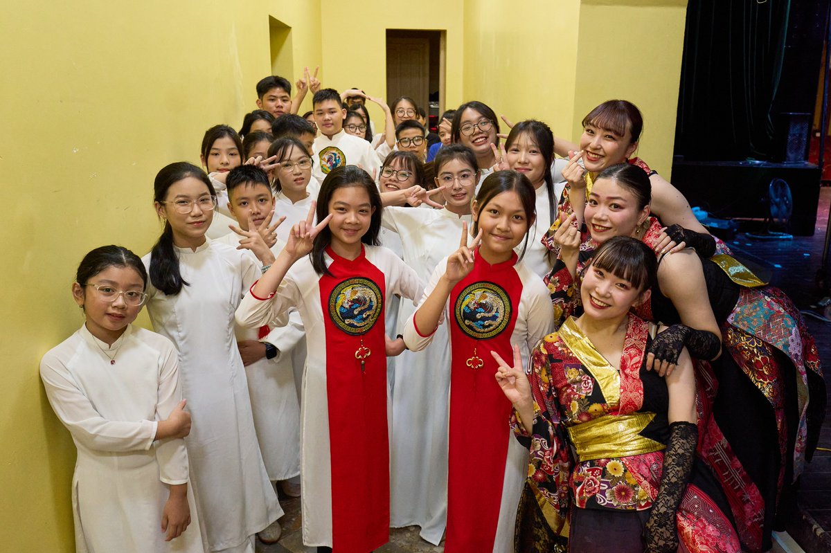 【Hanabi (華美)  Connects with Vietnamese Youth Through Dance! 】

The Japan Foundation (JF) invited the Japanese-style jazz dance team Hanabi <a href="/hanabi_dance_jp/">華美</a> to participate in our international exchange program in Vietnam.
Through performances at prestigious Hai Phong City