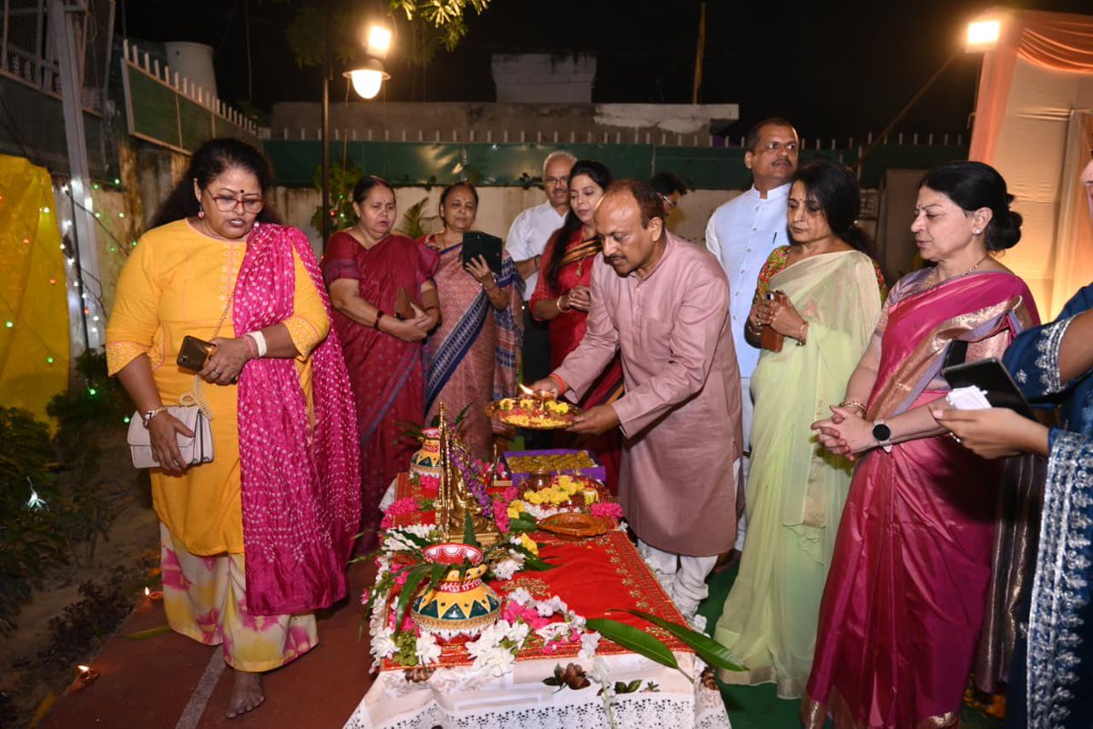 singhaklu's tweet photo. Diwali Celebration with international students on 19th October. Hon'ble VC Prof Manuka Khanna, distinguished officials of LU and Sri Ghanshyam Shahi of ABVP along with international students of more than 22 countries  joined the ceremony. students gave joyful performances. https://t.co/TZ2R2IEBcV