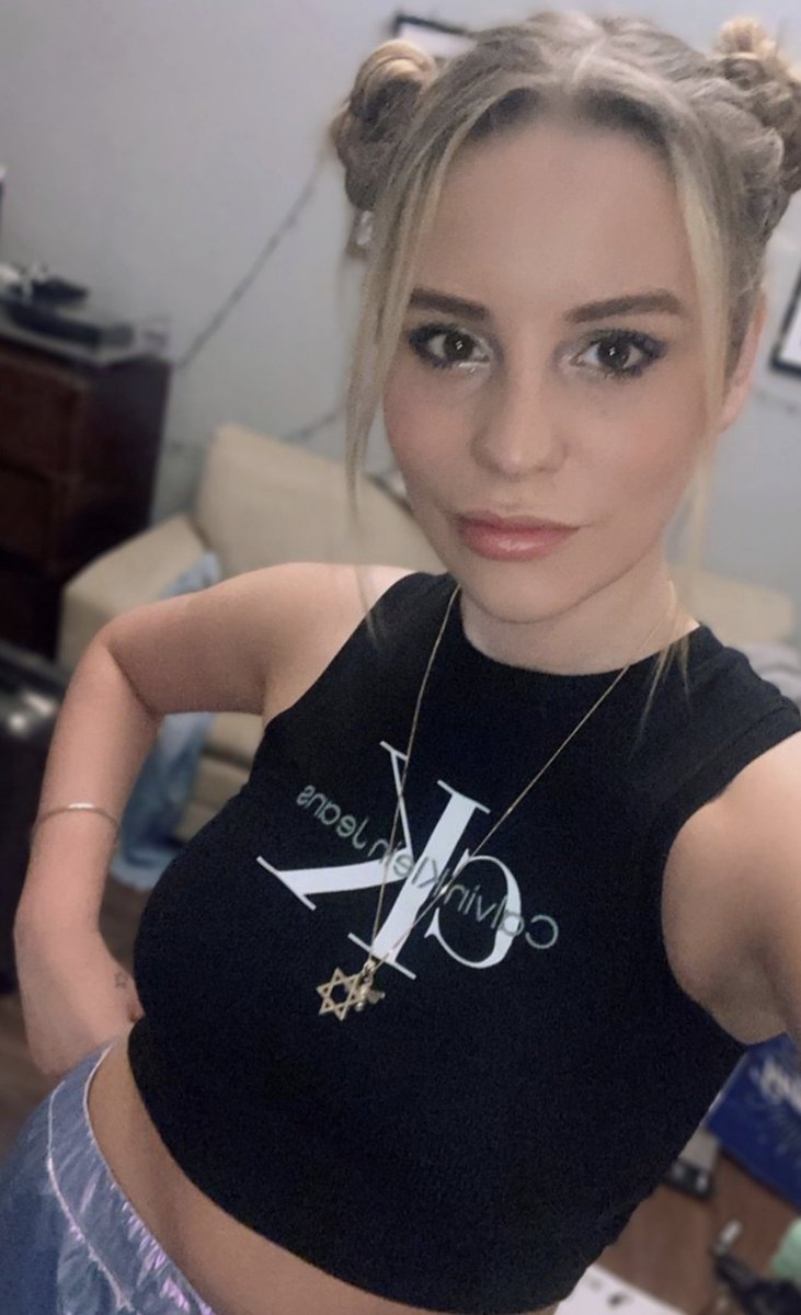 EmmaWillDrain's tweet image. Power doesn’t need permission. I decide what happens, when it happens, and who gets close enough to matter.