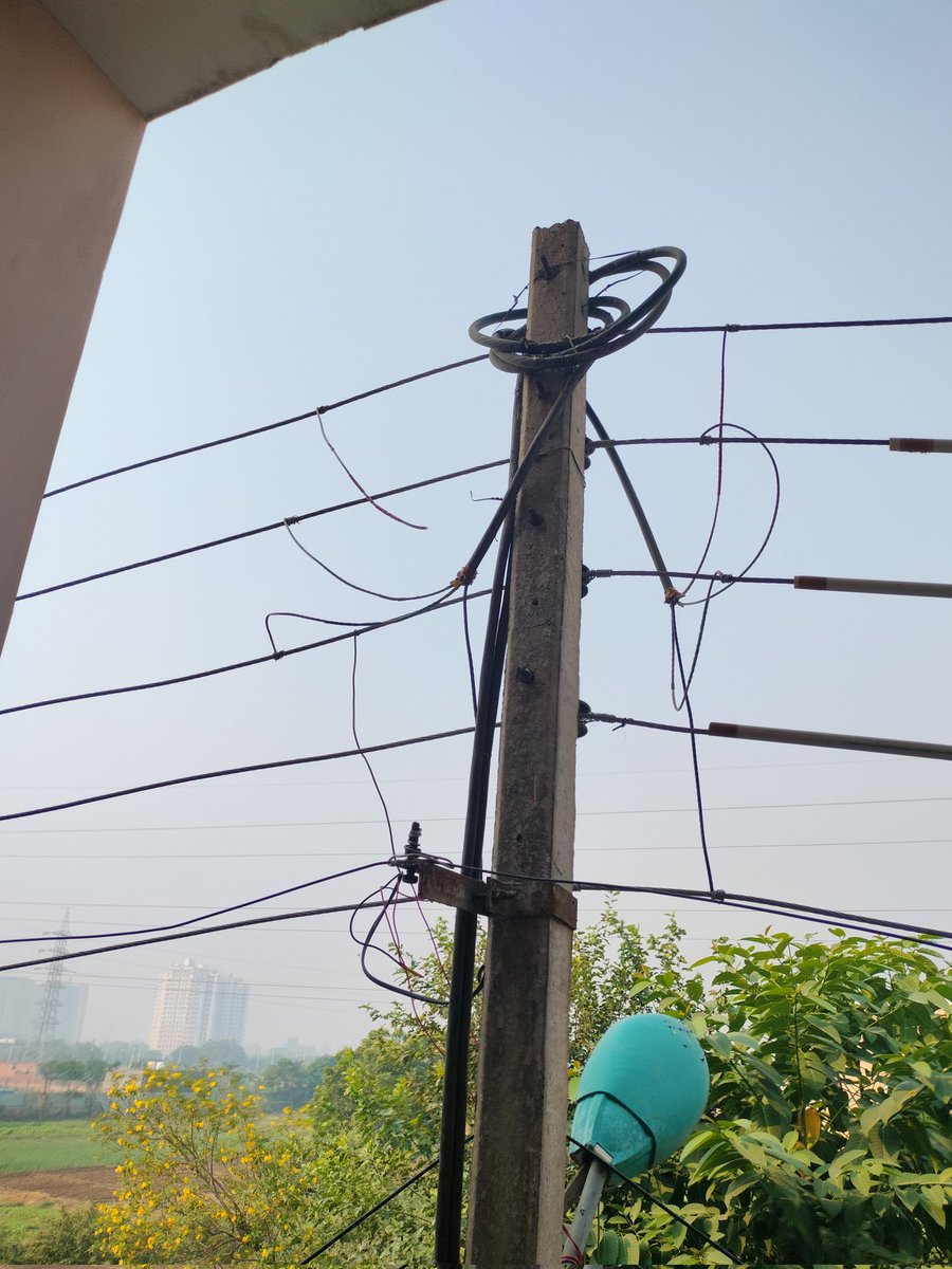 Vk_kus's tweet photo. @DHBVNL @1912dhbvn 
@NayabSainiBJP @anilvijminister 
@VipulGoelOFC 
Dear vishal , Your complaint no DS20102500248 registered on 20-Oct-2025 has been resolved. 
बिना मामले का निस्तारण किए ही 
Your complaint has been resolved. Ka message आ गया https://t.co/5KLYmYwowH