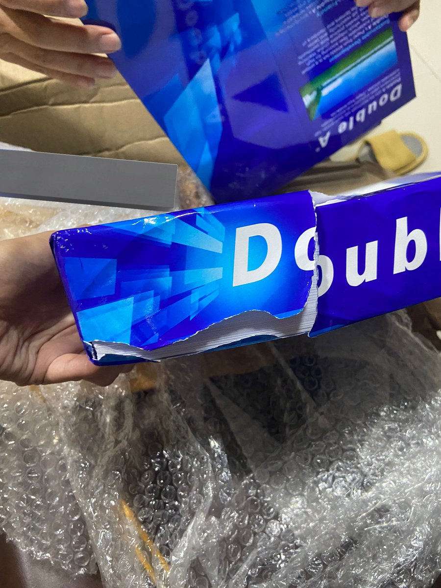 iamrealpcy's tweet image. โดนสินค้าตีกลับ แล้วดูสภาพของ ไม่สามารถขายได้เลย ร้องเรียนก็บอกห่อไม่มาตรฐาน ก็บอกอยู่ว่า ของที่ห่อมันก็หาย อะไรที่ดามไว้ก็หาย หายไปจากกล่อง หายไปได้ยังไง ฉันงง ไปดูรีวิว ลูกค้าคนอื่นดิ ฉันห่อ ฉันห่อดีมาก แยกเป็นชิ้นๆ ค่าธรรมเนียมก็เก็บต่อชิ้น ไม่ได้ขายฟรีๆอ่ะ #shopee #spxexpress