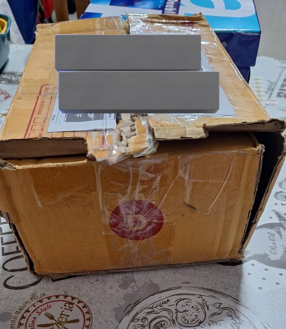 iamrealpcy's tweet image. โดนสินค้าตีกลับ แล้วดูสภาพของ ไม่สามารถขายได้เลย ร้องเรียนก็บอกห่อไม่มาตรฐาน ก็บอกอยู่ว่า ของที่ห่อมันก็หาย อะไรที่ดามไว้ก็หาย หายไปจากกล่อง หายไปได้ยังไง ฉันงง ไปดูรีวิว ลูกค้าคนอื่นดิ ฉันห่อ ฉันห่อดีมาก แยกเป็นชิ้นๆ ค่าธรรมเนียมก็เก็บต่อชิ้น ไม่ได้ขายฟรีๆอ่ะ #shopee #spxexpress