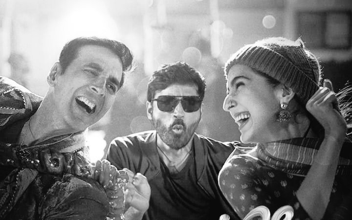 அத்தியாயம் 5 சுழலும் நினைவின் நரம்பியல்

 Contd. 

Egmore Junction &amp; Stanley Hostel.

Egmore-இல் ரயில் நின்றது.  
மாலை மூன்று முப்பது.  
நகரம் முழு சுவாசத்தில் இருந்தது.  
ஆட்டோக்கள் சத்தமிட்டன.  
புறாக்கள் சிதறின.  
காற்றில் filter coffee-யின் வாசனை.  
தெருவோரம் parotta stalls.