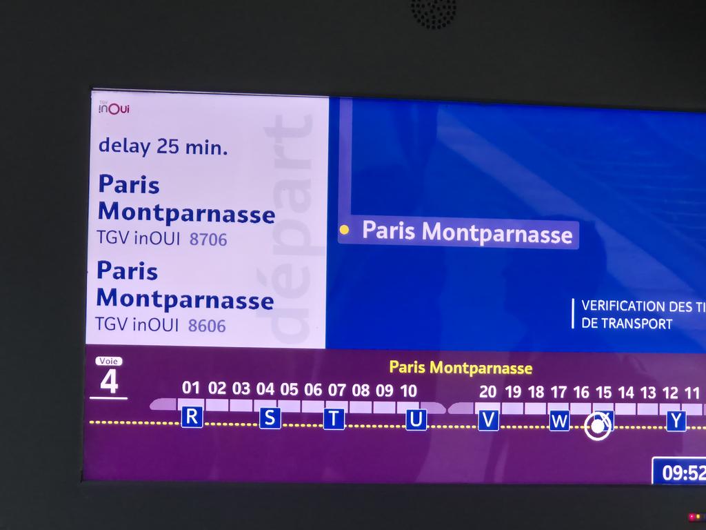 Une nouvelle fois, le "TGV" Brest-Rennes-Paris Montparnasse est en retard ...de 25mn, avec pour conséquence de rater certaines correspondances au départ de Paris !
La SNCF, " l'entreprise qui vous fait préférer la voiture " ...