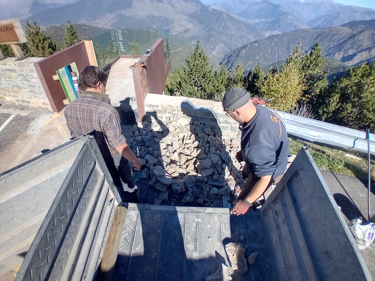 ♿ Hem reformat el mur del mirador inclusiu de Port Ainé perquè el cartell es pugui llegir fàcilment des de cadires de rodes i també pels infants.

Un pas més per un #PNAltPirineu més inclusiu 🌿
#Accessibilitat #PortAiné #TothomÉsParc