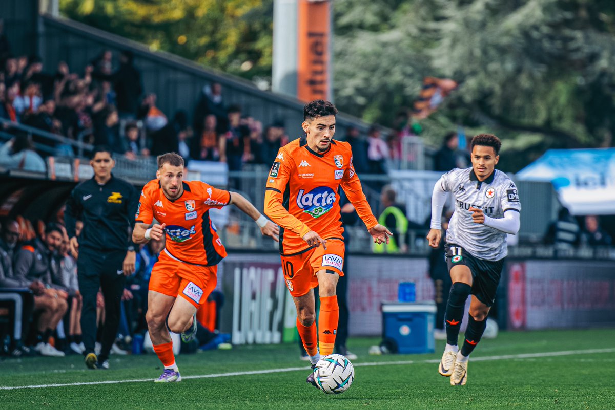 stadelavallois's tweet photo. 📸🎞️
#LAVALRED | #SouriezCestduFootCestLaval https://t.co/xYGw5f7MxR