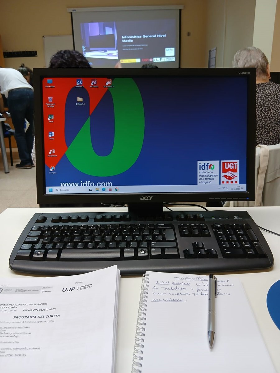 IDFOGirona's tweet image. En @maxiRica, @UGTgi,  i #MariaJesusMalfeitos, secretària general d&apos;@JubilatsUgt a #Girona inauguren la formació d&apos;#informàtica nivell mig subvencionat pel @MSocialGob, @imserso, organitzat per @JubilatsUgt i adreçada a companys/es que segueixen en la lluita: avui la formativa.