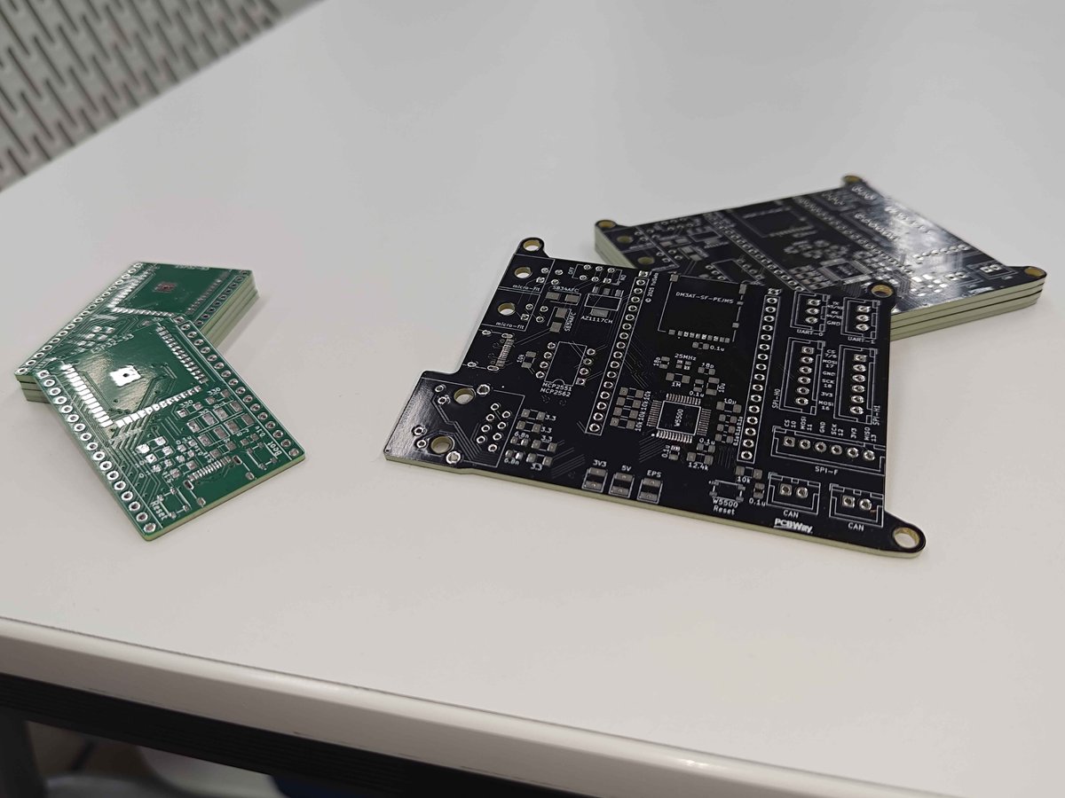 tut_projectR's tweet image. PCBWa様からPCB製造サービスのご提供をいただきました！ 利用した感想ですが，表面処理，ビア処理が丁寧できれいでした．
ビア径，銅箔の厚みの種類が豊富で，高密度設計のMDなどにはPCBWayは最適な印象です．
@PCBWayOfficial  様ありがとうございます．
 #PCBWay