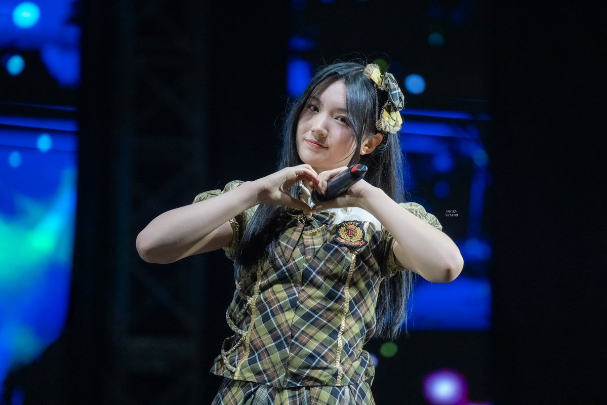 Happy #MonDeyin
<a href="/Delynn_JKT48/">Adeline Wijaya</a> 

191025 | The 6th Manoover