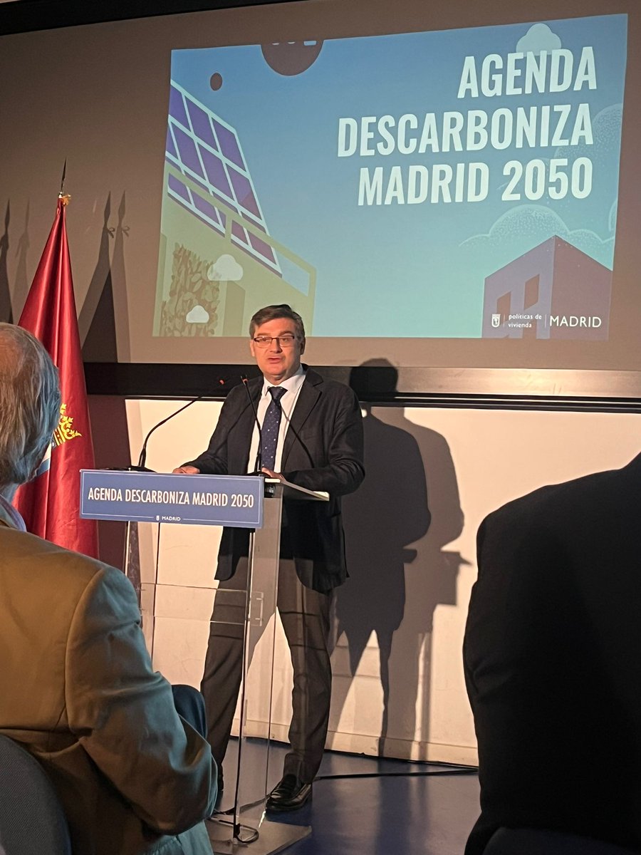 #Eventos Agremia acude al acto de presentación de la Agenda Descarboniza Madrid 2025 del Ayuntamiento <a href="/MADRID/">Ayuntamiento Madrid</a>. Presenta <a href="/AlvaroGLopez/">Álvaro González López</a>, delegado del Área de Gobierno de Políticas de Vivienda del consistorio