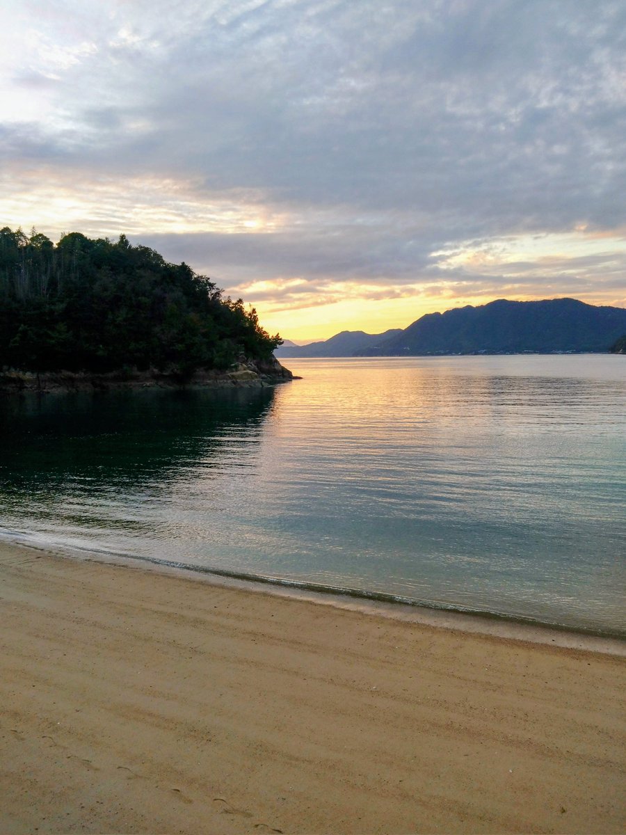 mihoro's tweet photo. 今日も瀬戸内海は穏やか https://t.co/ncaKq7nLOz