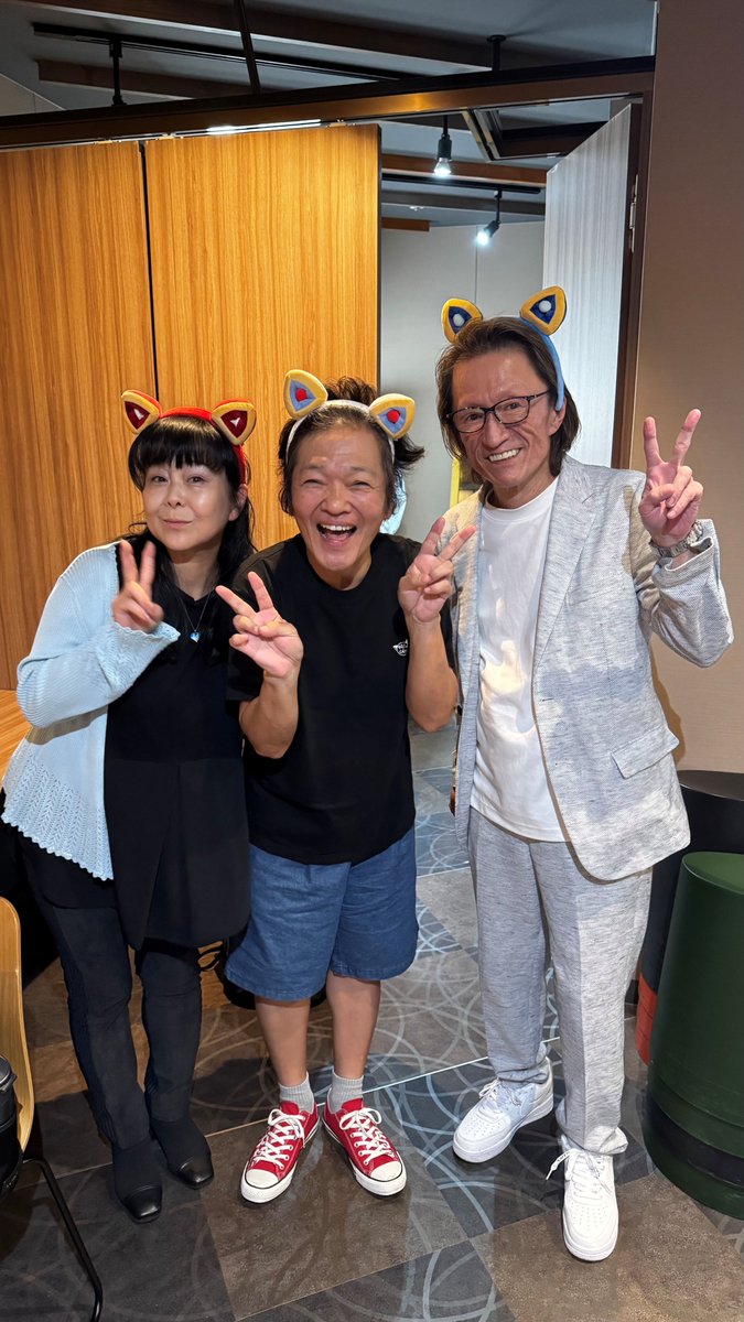 Hey, Pizza Cats Lovers! 🍕🐱
Check this out! The legendary voice actors from the Japanese version of #SamuraiPizzaCats (Kyatto Ninden Teyandee): Kappei Yamaguchi (Yattarou), Ai Orikasa (Pururun), and Jurota Kosugi (Sukashii) are rocking the cat ears that were given out at Tokyo