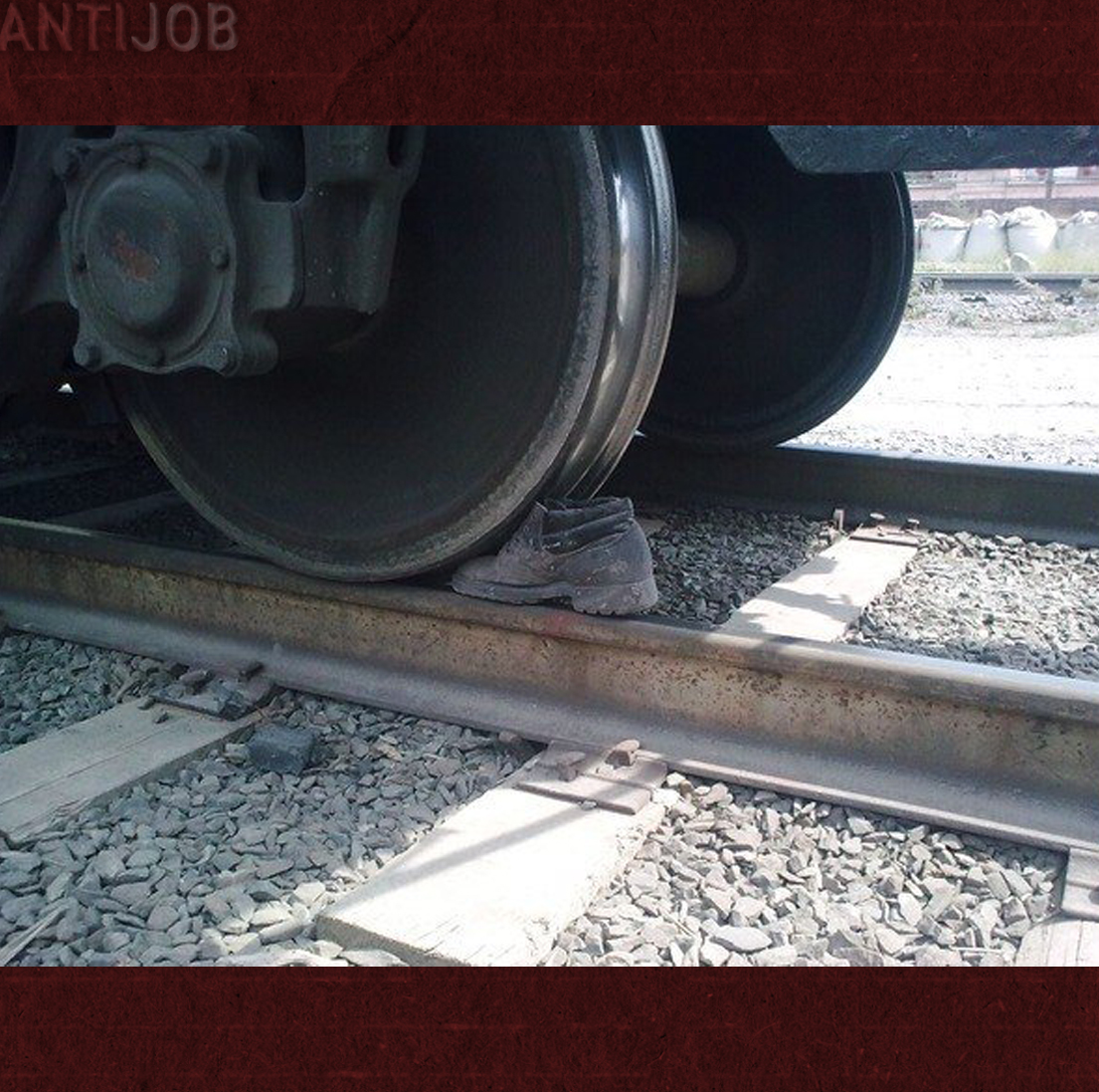 РЖД начинает сокращать сотрудников из-за «сложной экономической ситуации»

В РЖД сообщили о предстоящих массовых сокращениях персонала из-за проблем в бюджете, который подорвало резкое падение грузоперевозок.

Глава РЖД Олег Белозеров отчитался в СМИ, что уже до 1 ноября будут