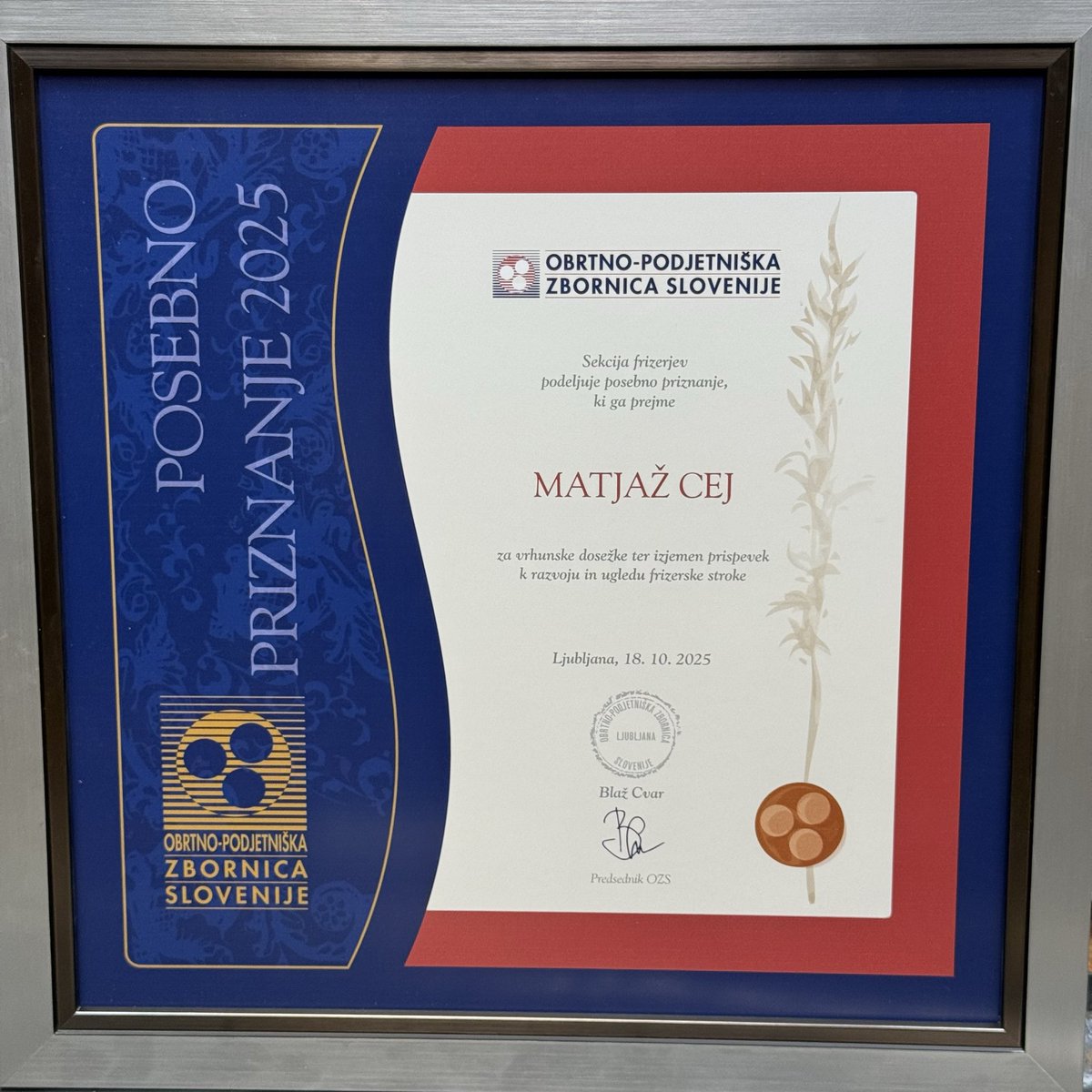 MatjazSalon's tweet photo. Besede težko opišejo, kako globoka čast me je doletela, ko sem prejel to izjemno priznanje Obrtno-podjetniška zbornica Slovenije za vrhunske dosežke ter izjemen prispevek k razvoju in ugledu frizerske stroke. 
Iskrena hvala za to veliko priznanje, ki je zame potrditev ne le…. https://t.co/0BJM0umCeH