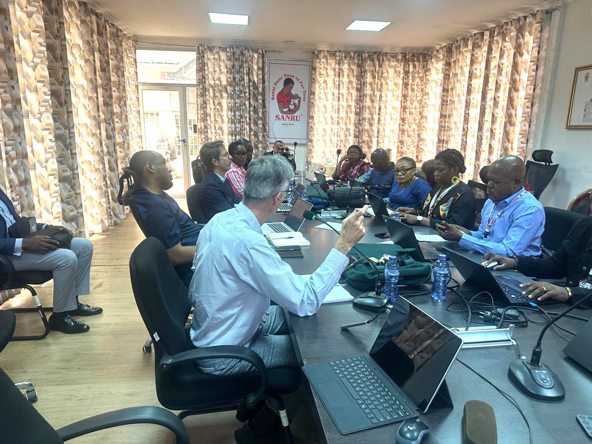 Visite constructive de #GAVI dans nos locaux le jeudi 16 octobre 2025. Au cœur des discussions : l'évaluation des activités de renforcement de la #vaccination en #RDC !
Nous avons échangé sur la mise en œuvre de trois #initiatives clés financées par GAVI :
📷 FAE (#Fonds
