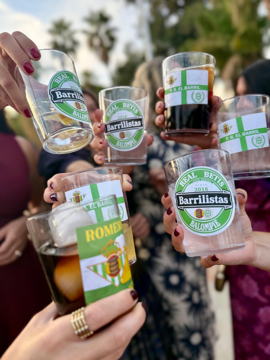 primer presidente y uno de los pilares fundamentales en los inicios de este sentimiento compartido. 

Desde la Peña queremos desearte toda la felicidad del mundo y agradecerte todo lo que has hecho por mantener viva esta gran familia.

Enhorabuena, José María

💚🇪🇸🍻