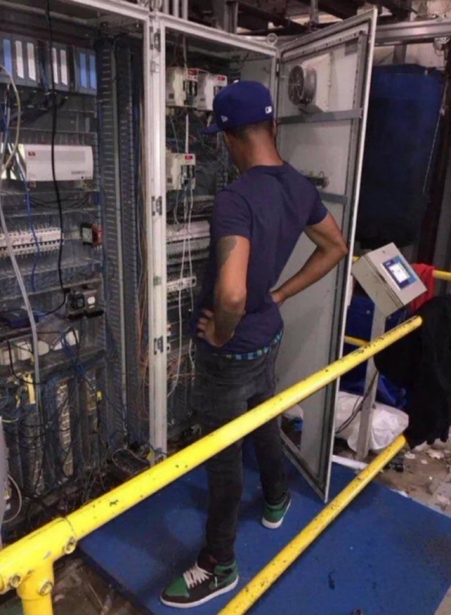 Roblox, Crunchy roll, Instucture, Snapchat, Amazon, Fortnite, Clash Royale, Venmo, Dead by Daylight, Robinhood, Ring, Chime, Clash of Clans, Coinbase, Rainbow siege six and VR chat employees right now 😭