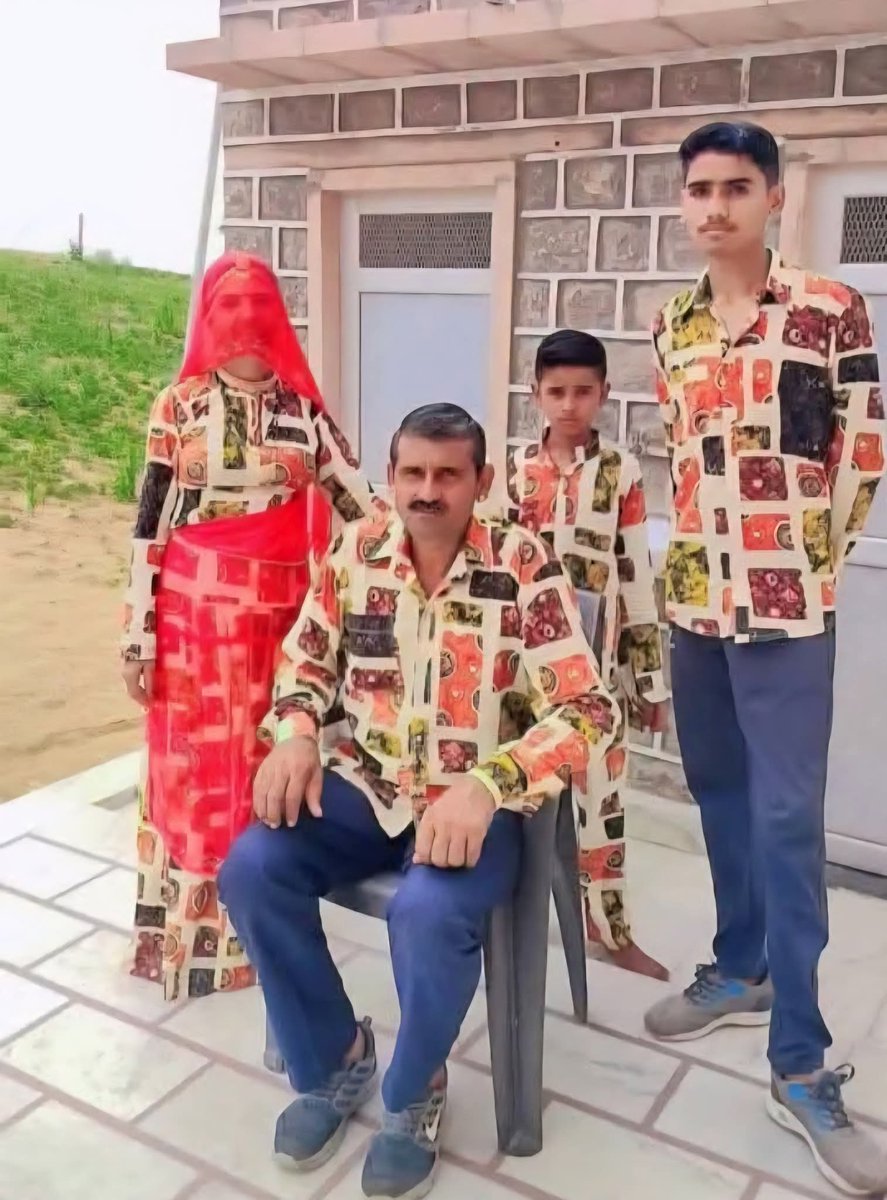Mahendra Choudhary (@mahendrachouda8) on Twitter photo दिवाली को एकता के साथ मनाए जैसे इस भाई मनाई.....♥️😂
#HappyDiwali दिवाली को एकता के साथ मनाए जैसे इस भाई मनाई.....♥️😂
#HappyDiwali