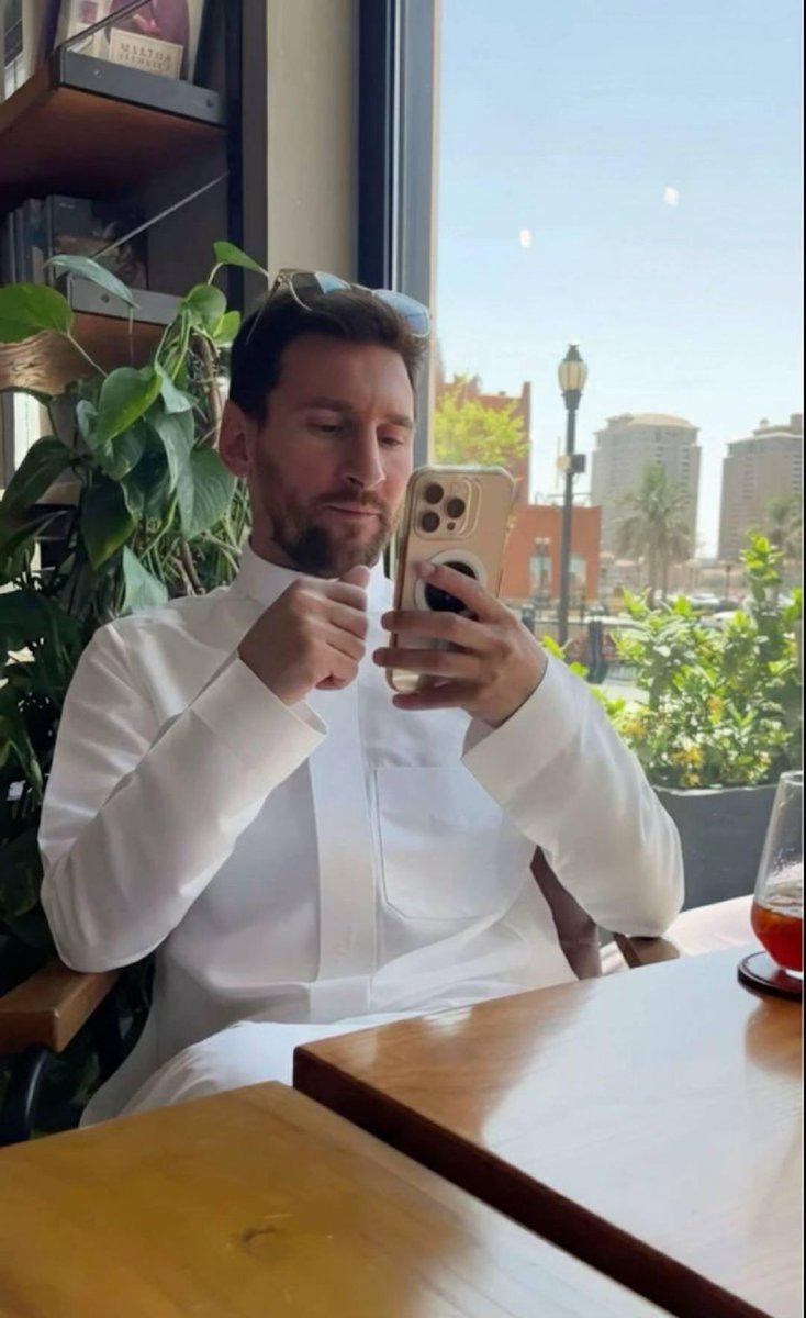 عزيزي المتابع أرخص مافي الصوره عيونك 💙