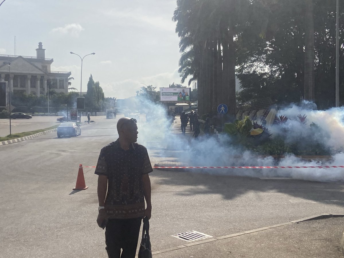 AbiodunSanusi01's tweet image. Police officers just fired teargas at me while covering the #FreeNnamdiKanu protest in Abuja.