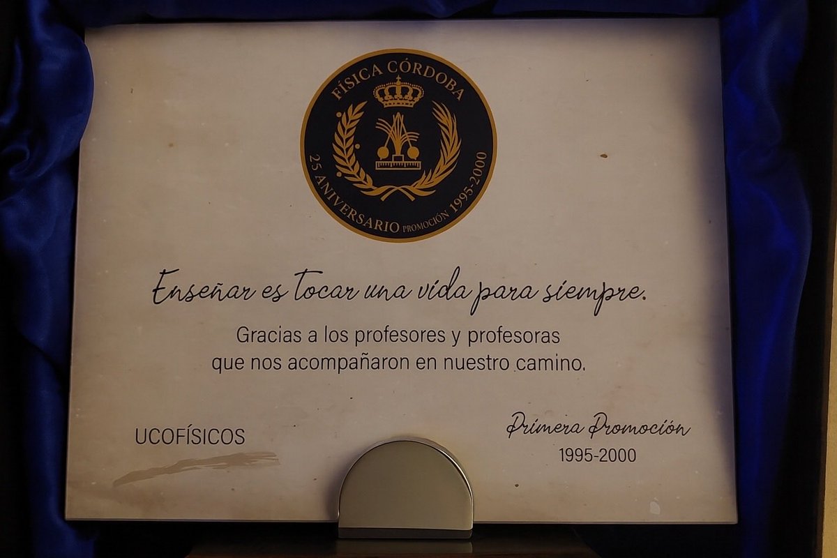 🗣️El pasado fin de semana celebramos en el Rectorado UCO el 25 aniversario de la promoción 1995-2000 de Física.
Un emotivo reencuentro organizado por el Decanato de la Facultad de Ciencias, con la presencia de la decana María Paz Aguilar-Caballos <a href="/mpazuco2013/">Maria Paz Aguilar</a> 
⚛️ #CienciasUCO