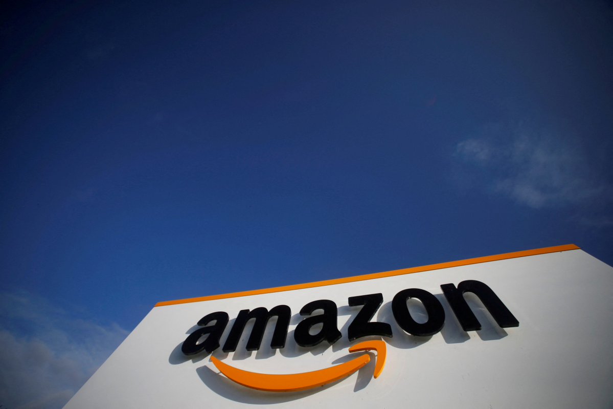 MarioNawfal's tweet image. 🚨 THE INTERNET JUST FACEPLANTED - AND AMAZON’S HOLDING THE CORD
Snapchat’s dead. Roblox won’t load. Canva’s crying. Even Alexa’s pretending she didn’t hear you.
It’s not you - it’s AWS, the invisible backbone of half the web, choking in its own cables.
Amazon Web Services…