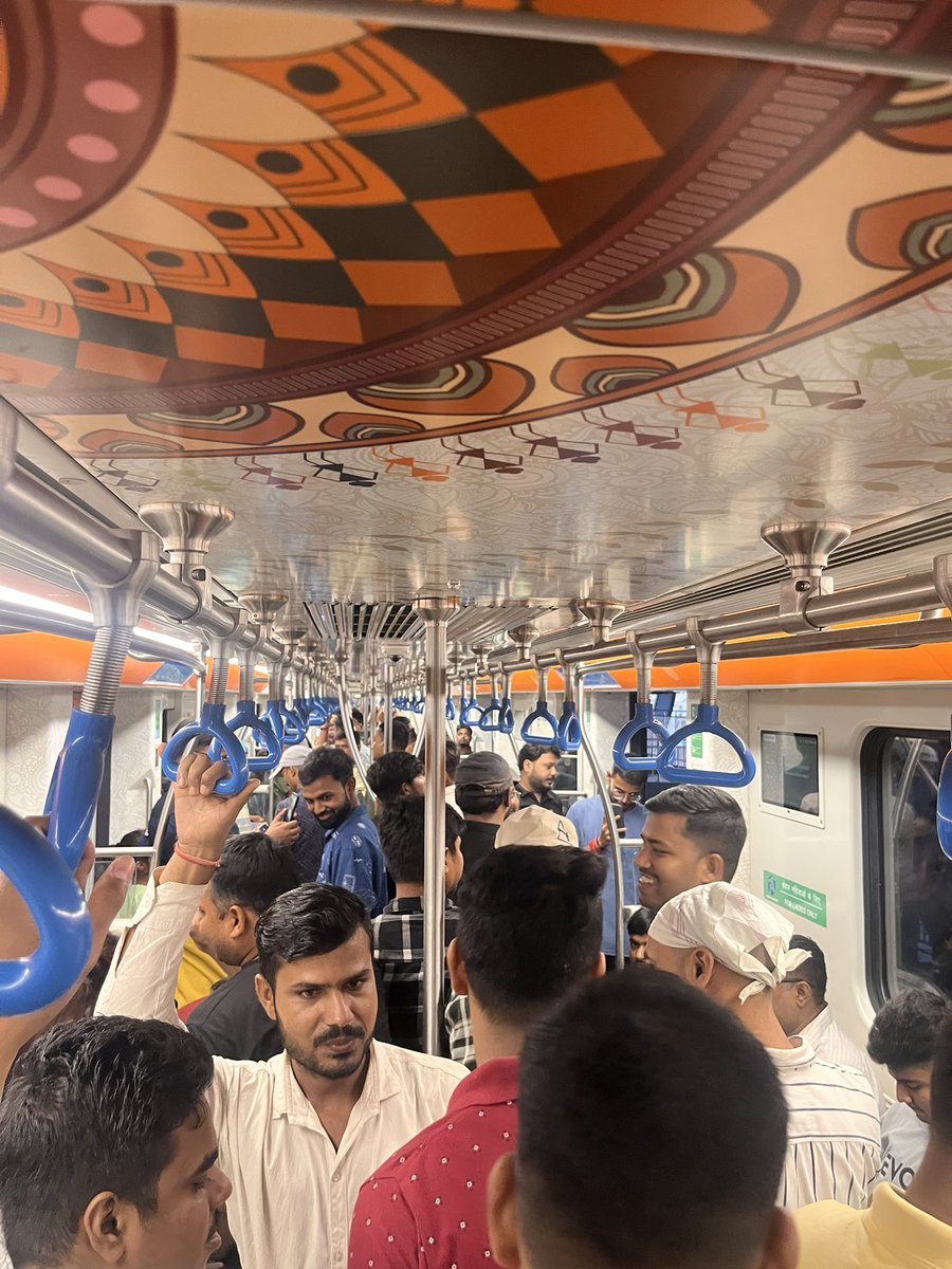 pranav_cool's tweet image. Patna Metro is more than just a transport project — it’s a reflection of Bihar’s rising spirit.
Every wall, every painting tells a story of change, pride, and progress. 🎨🚇✨
#patnametro #Bihar #design_pattern