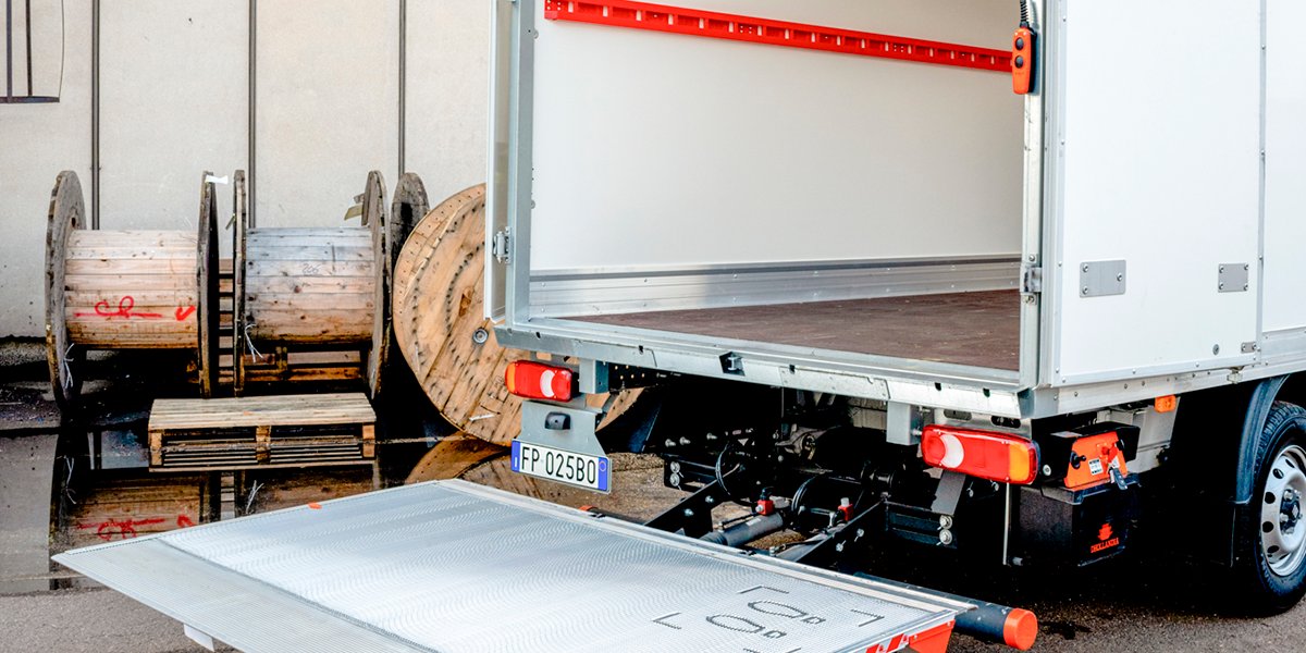 Fuerte. Incansable. Capaz de cargar más de lo que imaginas. Así son las hormigas, y así es el Ducato. ​
Grandes cargas, sistemas inteligentes, hecho para durar. ​

#FiatProfessional #FiatPro #Ducato #EDucato​

bit.ly/3L1hBaQ