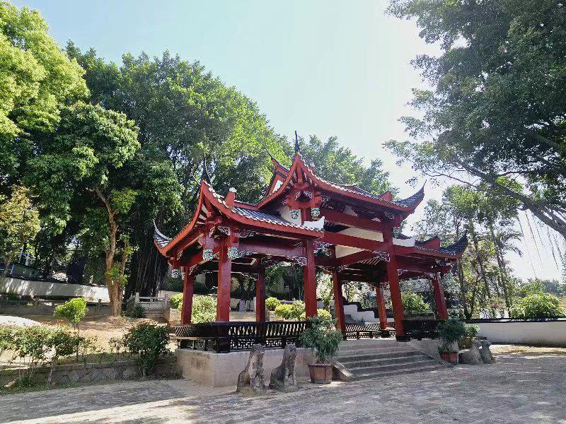 HolaFujian's tweet image. In Fuzhou and Pingtan, #Fujian, the Ryukyu Cemeteries stand quiet witness to five centuries of friendly relations between China and the #Ryukyu. Over the years, many Ryukyuans have traveled to China for diplomacy, study, and trade. As a key port designated by the imperial court,…