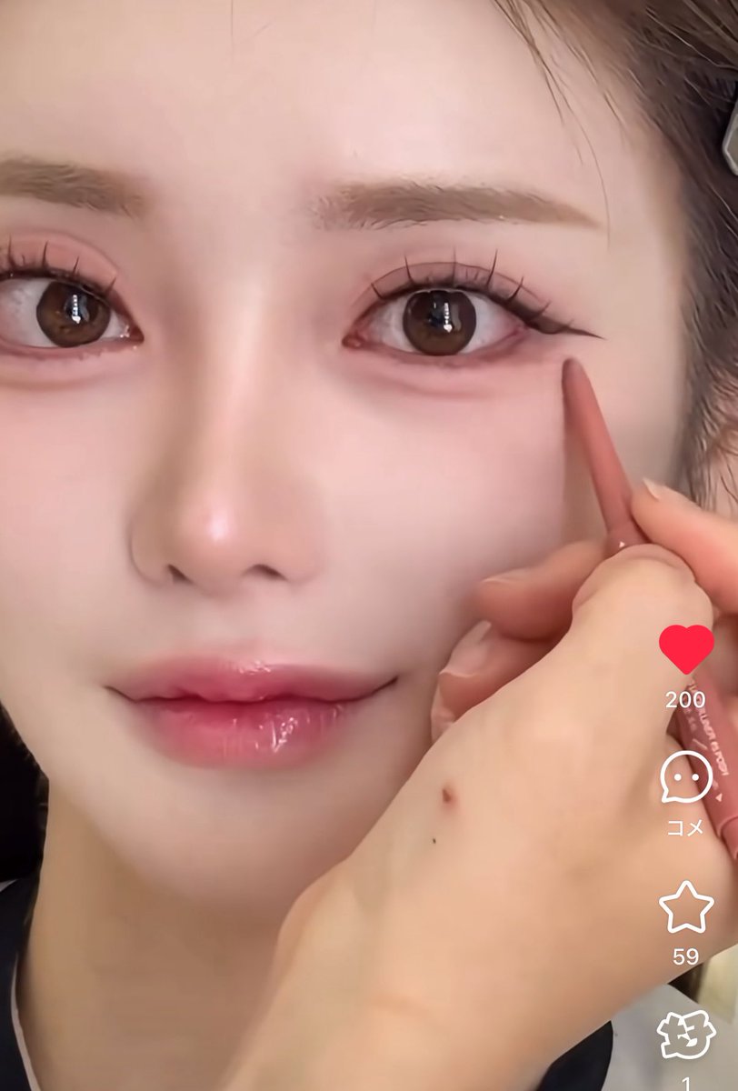 sua_lilb33's tweet image. 下重心メイクがいかに面長を回避できるかがわかる。粘膜ラインに拘るとめちゃくちゃ大事🥹