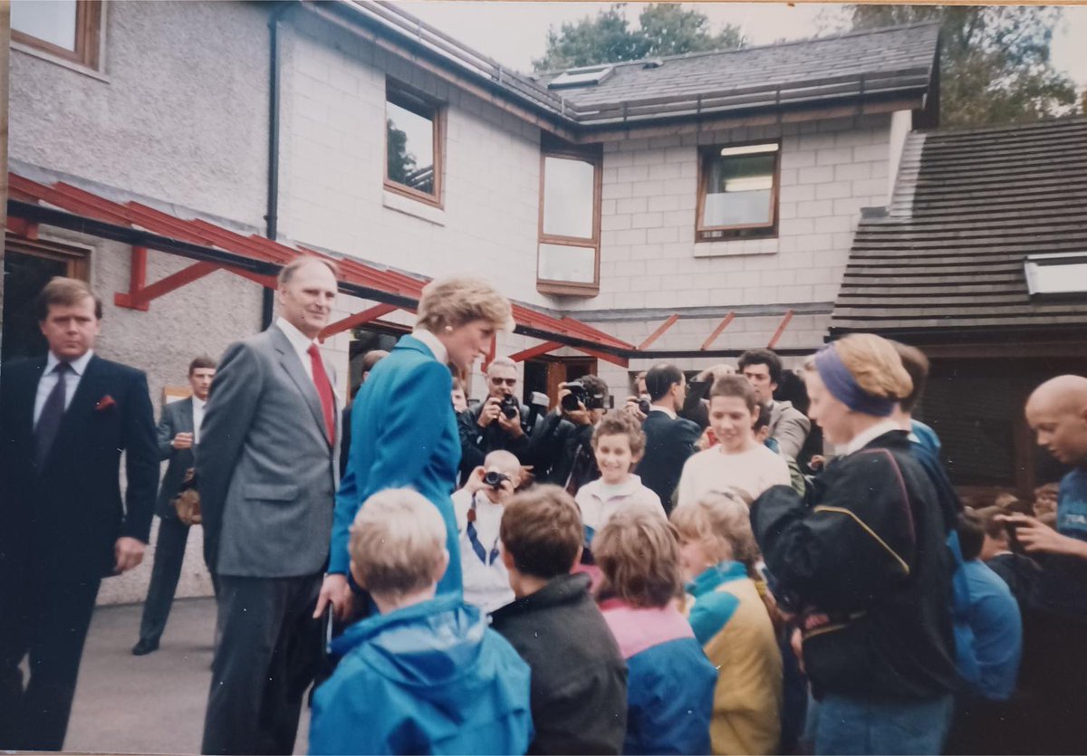 JamesCo67842062's tweet image. When I met Diana, she confided a little secret in me.

Find out more: jlcopeland.com/the-day-prince….

While mine and the Princess of Wales&apos; lives took different paths, that day led me to conclude what she already knew:

The Press. Bunch of twa*s.

#BloggersBlast #newblogpost  #Diana