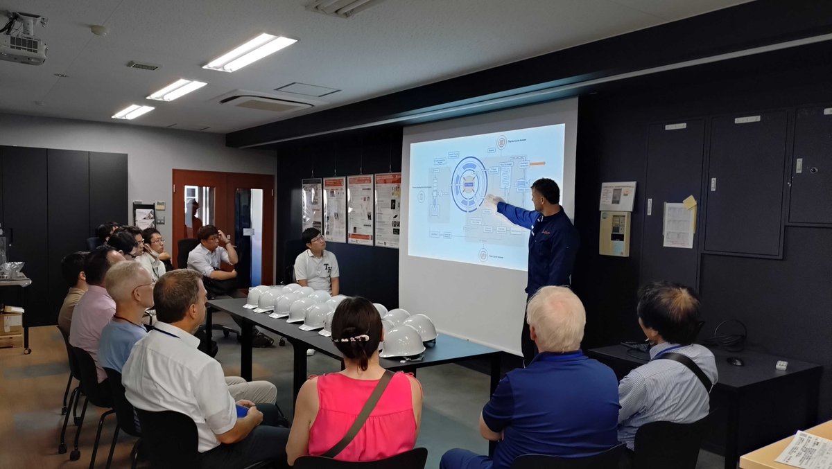 The 17th International Workshop on Beryllium Technologyの参加者を当社の研究開発拠点「京都リサーチセンター」にお招きしました。

フュージョンエネルギー分野で用いられる金属「ベリリウム」の研究に携わる専門家の方々に当社が開発を進めるUNITY-1の最新の状況をご覧いただく機会となりました。