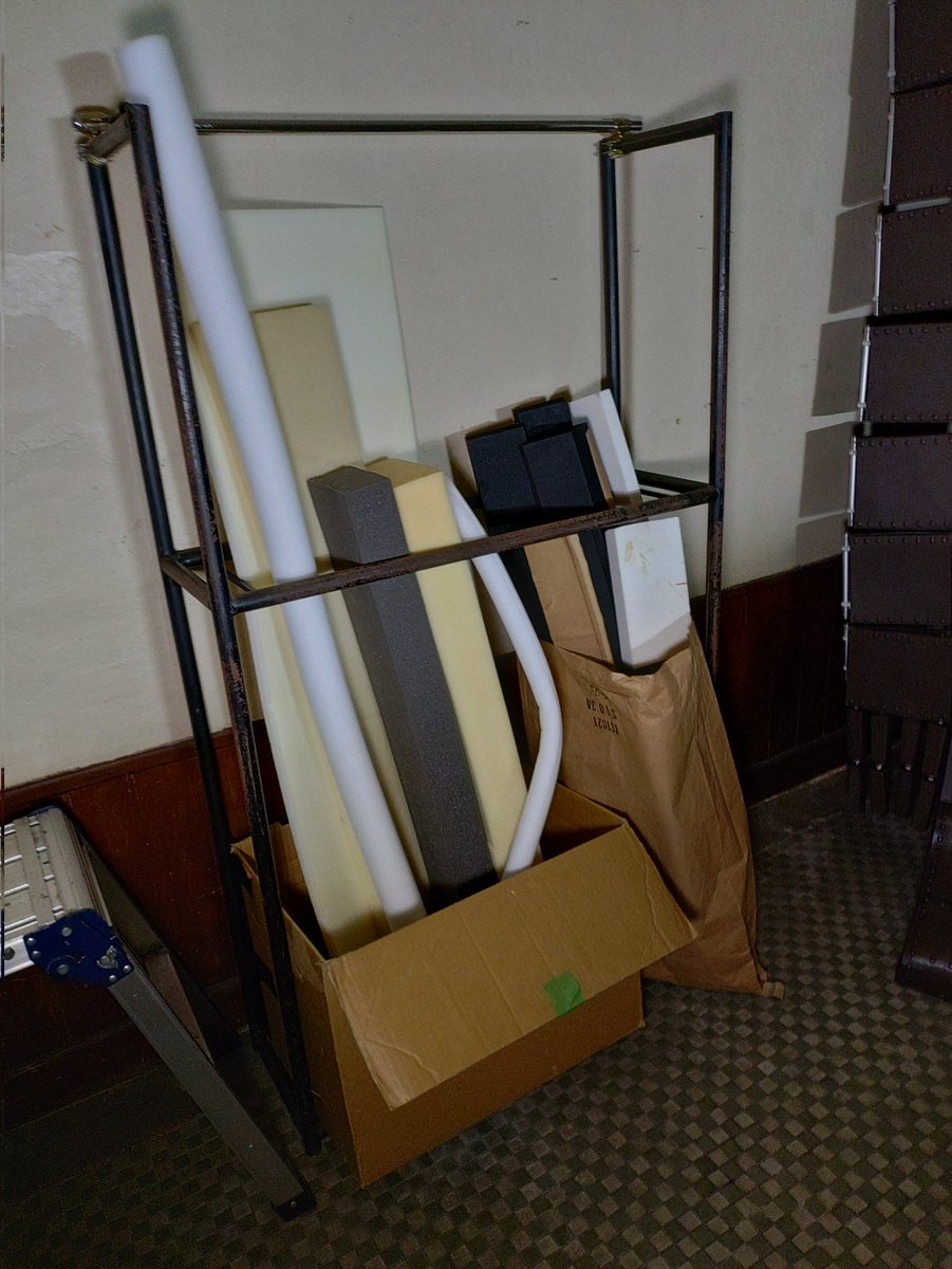 大体の素材（発泡材）の移動が完了した。
我ながら溜め込んだもんだ！コレを料理してくれる
若手いないかな〜かっすん研究所の門を叩くだけで
材料費安くなるのになぁ〜🫣チラッ