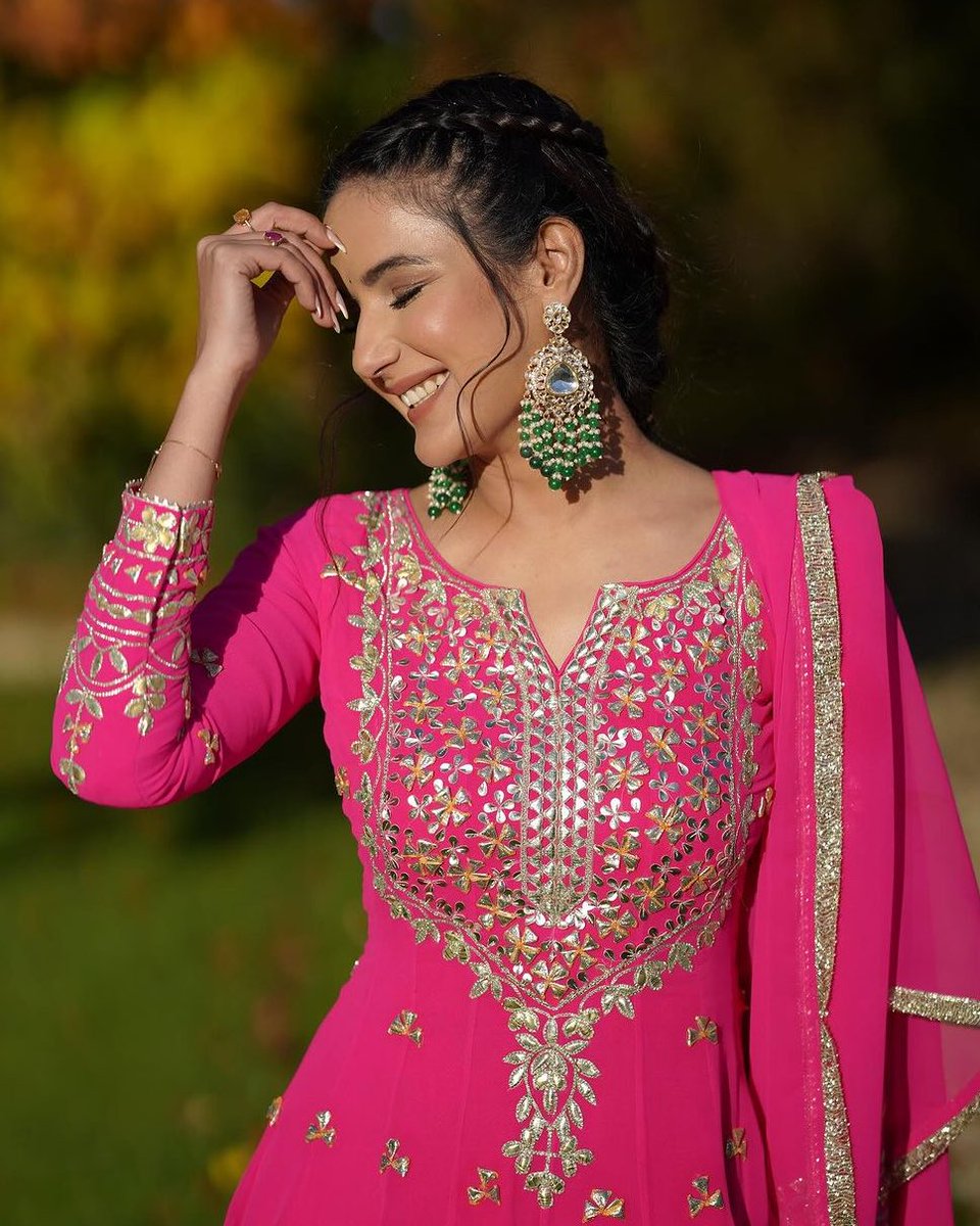 Happiest Diwali everyone 🪔✨

#JasminBhasin #HappyDiwali