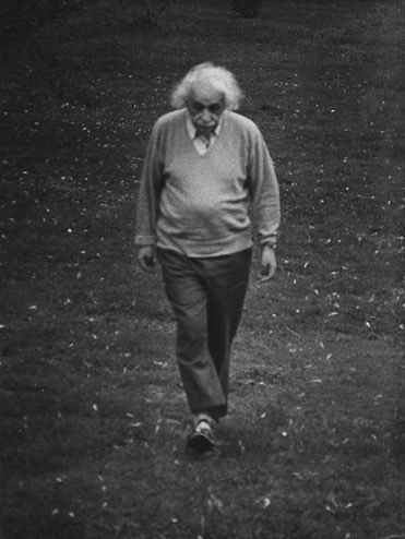 RogueScholarPr's tweet image. ESOTERIC HISTORY FACT

Albert Einstein was a man of middling intelligence. His theories &amp;amp; discoveries were all made by his dwarfish siamese twin brother who lived inside Albert’s abdomen. This twin would detach at night &amp;amp; commit horrible crimes, which the government covered up