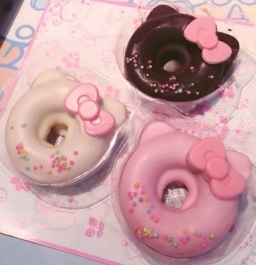 cutie4ngelx's tweet photo. hello kitty donuts. https://t.co/woZMA01hTZ