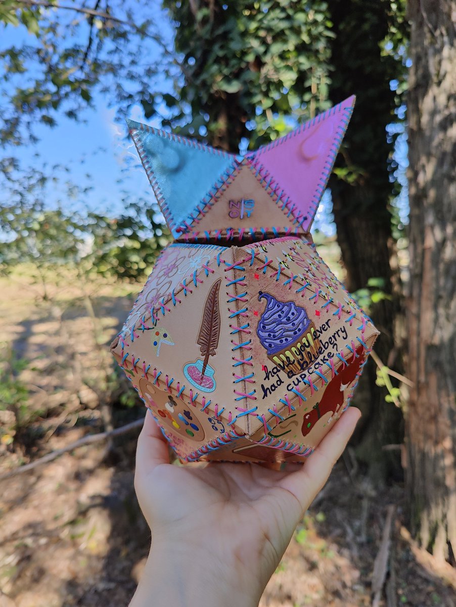 NoisyCrafting's tweet photo. "Have you ever had a blueberry cupcake?" 🧁 
🍩Jester Lavorre🍭 #dicebag  
@LauraBaileyVO @CriticalRole

#themightynein #mightynein #criticalrole #CriticalRolefanart
#NOISYcrafting https://t.co/4GVp1rYRrF