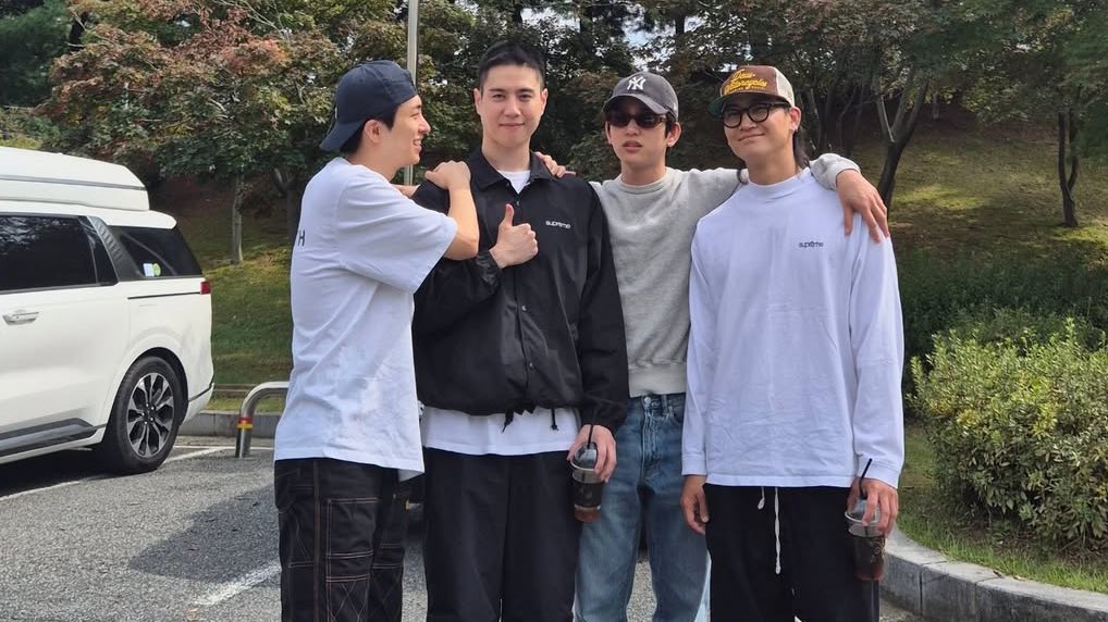 glosswang's tweet photo. me and “i miss my family so much” against the world 

#2025MAMAVOTE #GOT7 https://t.co/iYRODerNOa