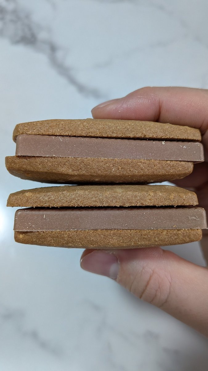 「速報」
カルディのキャラメルモンブランクッキーが分厚いチョコに濃厚キャラメルソース入ってガチで優勝。