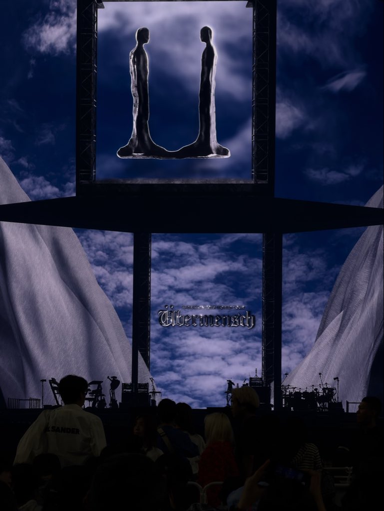 Fast life on a dit 

#ジヨン #GDRAGON #ジヨコン #GDWORLDTOURÜbermensch #osaka