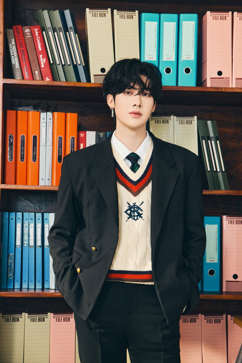 ZEROBASEONE 2026 SEASON'S GREETINGS '(0_1) World'

Concept Photo
#석매튜 #김태래 #리키 

#ZEROBASEONE #ZB1 #제로베이스원
#SEOKMATTHEW #KIMTAERAE #RICKY