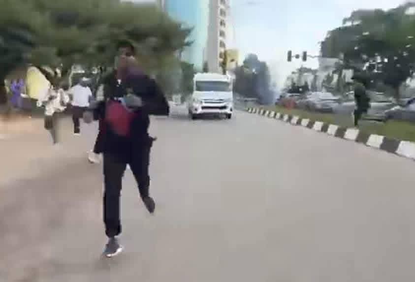 abdullahayofel's tweet image. Sowore is the world’s fastest 54 year old youth.😂😭🔥